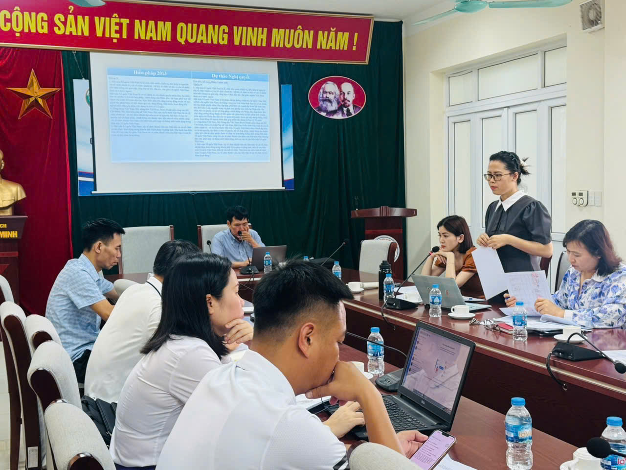 Lấy ý kiến về dự thảo Nghị quyết sửa đổi, bổ sung một số điều của Hiến pháp năm 2013